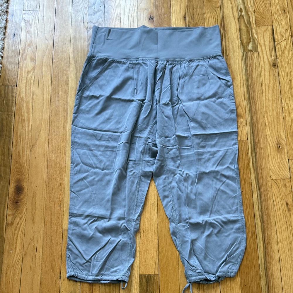 Like New! Light Gray Lululemon Tencel Crops